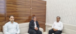 به گزارش روابط عمومی منطقه آزاد دوغارون جلسه ساماندهی حمل و نقل مسافر با حضور معاون سرمایه گذاری و توسعه اقتصادی سازمان منطقه آزاد تجاری ـ صنعتی دوغارون، رئیس شورای اسلامی شهر تایباد رئیس سازمان مدیریت حمل و نقل شهرداری تایباد برگزار شد.